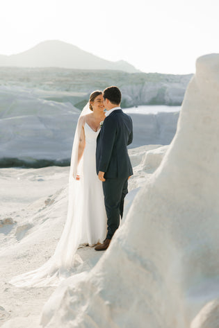  Getting ready with Jessika + Oliver in Milos, Greece