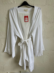  *SS* Kara white robe