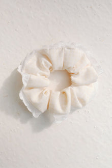  Brontë Scrunchie